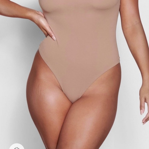 NWT SKIMS Square Neck Tank Top Bodysuit SIENNA L - Picture 5 of 5